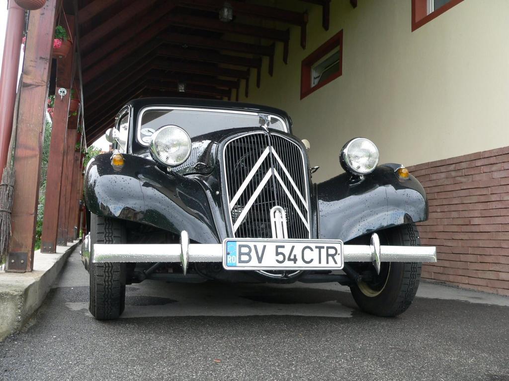 Vila Old Cars คริสเตียน ภายนอก รูปภาพ